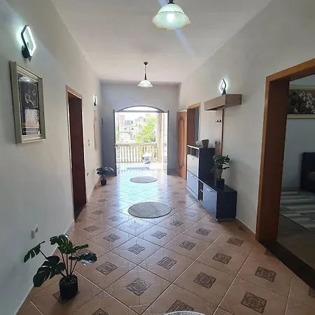 Vibevillaairbnb Villa *